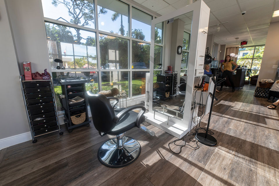 Hairdressers Near You – Pick the Naples Hair Salon for Your Hair Type