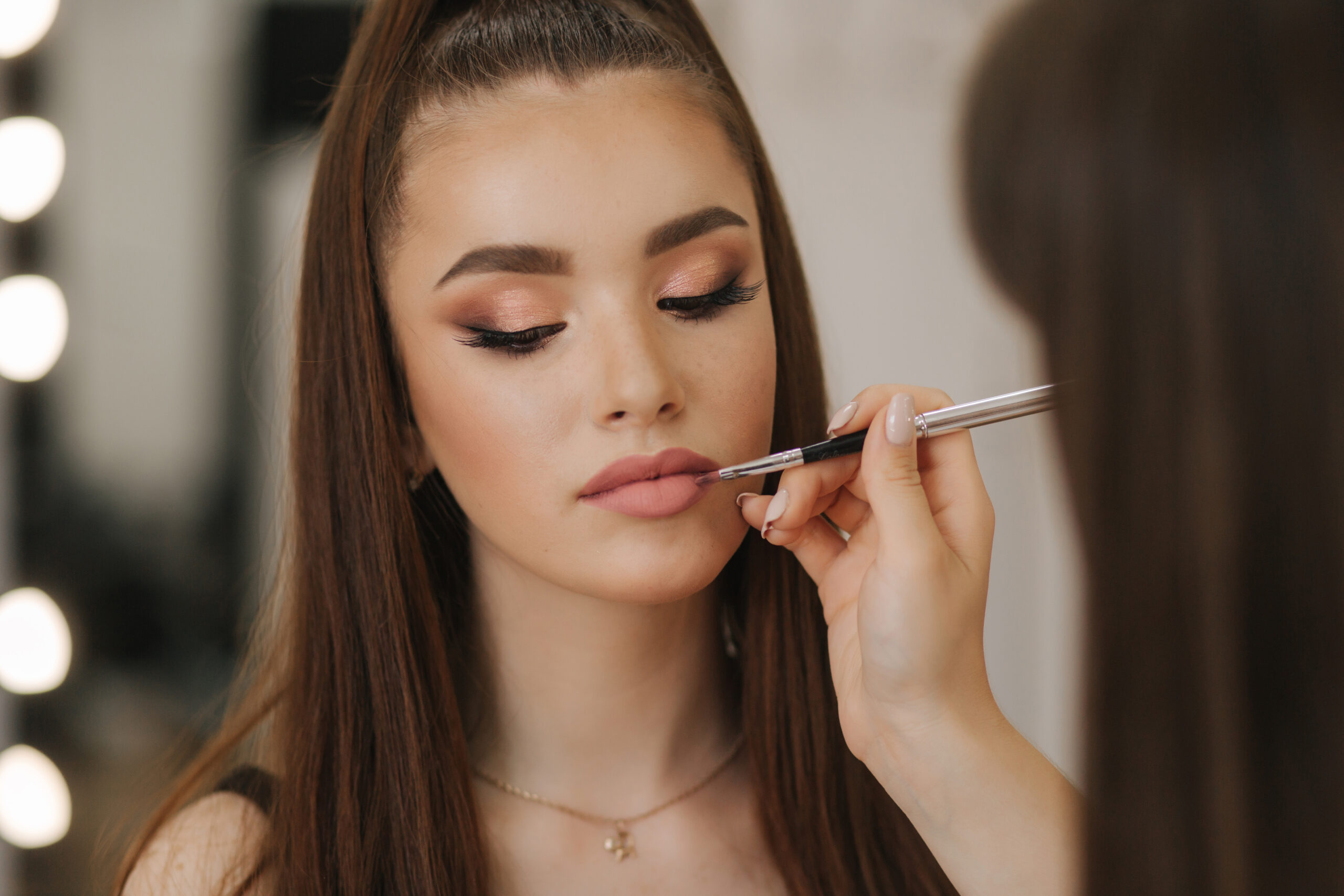 Be Gorgeous – Free Makeup Lessons in Person