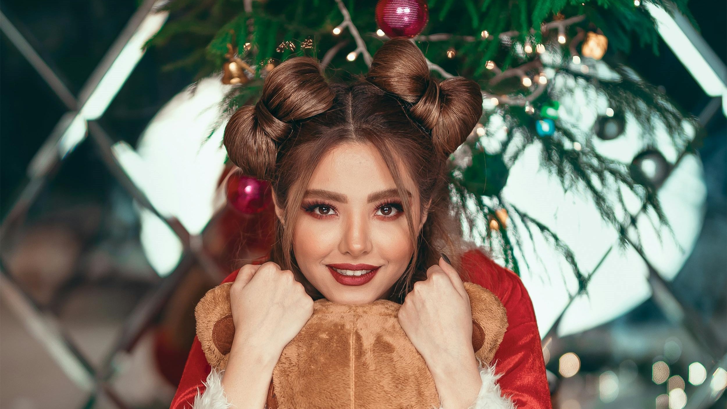 Super Easy Christmas Hairstyles to Try