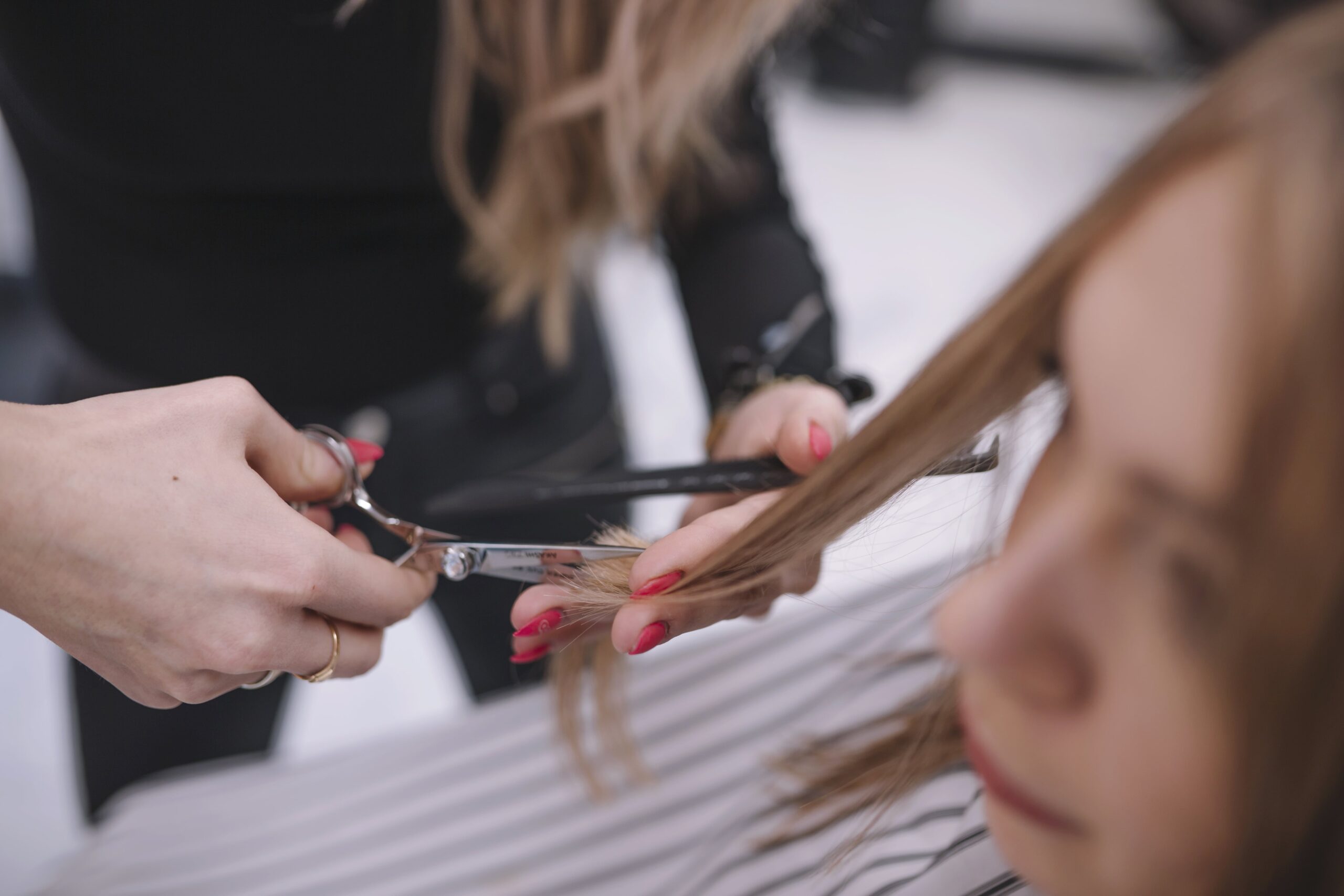 Butterfly Cut vs Wolf Cut: Which One Is Right for You?